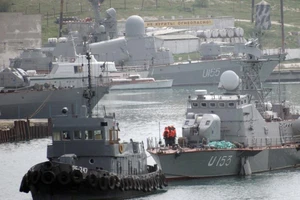 Tàu tên lửa Priluki của Ukraine tại vịnh Sevastopol.