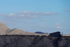 Bức tường biên giới Mỹ-Mexico được chụp sau khi Tổng thống Joe Biden ký lệnh hành pháp ngừng xây dựng bức tường này vào ngày 22-1. 