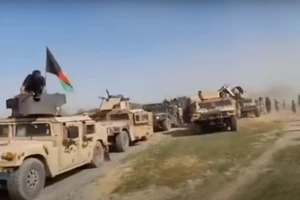 Taliban đã thu 700 xe tải và xe thiết giáp Humvee, cũng như hàng chục xe bọc thép và hệ thống pháo từ lực lượng an ninh Afghanistan.
