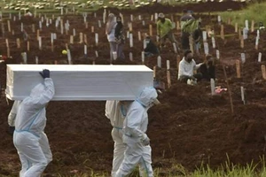 Indonesia đang phải vật lộn để ngăn chặn làn sóng lây nhiễm COVID-19 tồi tệ nhất.