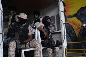 Cảnh sát Haiti tuần tra trên đường phố sau vụ ám sát Tổng thống Jovenel Moise, ngày 12-7.