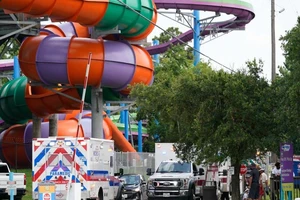 Một vụ rò rỉ hóa chất đã xảy ra tại công viên giải trí Six Flags Hurricane Harbour Splashtown khiến 26 người phải nhập viện. 
