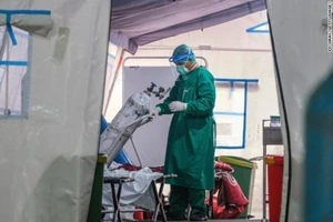 Nguy hiểm, nhiều người Indonesia vẫn nghĩ COVID-19 giống cảm thường