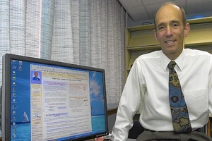 Bác sĩ chuyên nắn xương khớp Joseph Mercola được xác định là đối tượng lan truyền thông tin sai lệch về dịch COVID-19 số một trên mạng xã hội ở Mỹ.