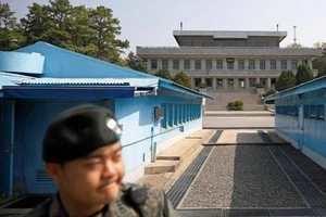 Binh sĩ Hàn Quốc đứng gác tại làng đình chiến Panmunjom vào ngày 1-5-2019.