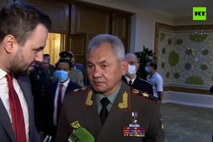 Bộ trưởng Quốc phòng Nga Sergey Shoigu trả lời phỏng vấn của đài RT.