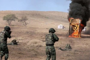 Quân đội Trung Quốc và Tajikistan tham gia một cuộc tập trận kéo dài 8 ngày ở vùng Pamirs giáp với vùng Tân Cương vào tháng 8-2019.