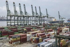 Các container vận chuyển tại cảng Thiên Tân, Trung Quốc vào ngày 5-9.