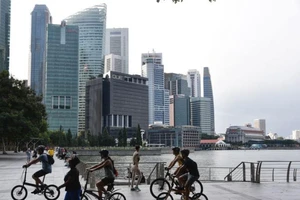 Mỹ nâng mức cảnh báo du lịch đến Singapore và Hong Kong vì COVID-19