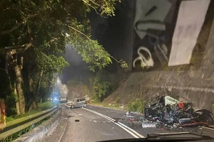 Hiện trường vụ tai nạn xảy ra trên đường Bride’s Pool ở khu dân cư Tai Po.