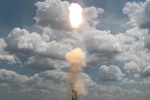 Hệ thống tên lửa phòng không S-500 của Nga trong một cuộc thử nghiệm.