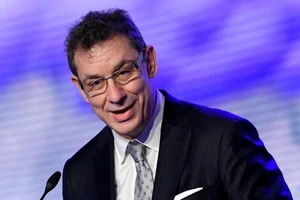 Ông Albert Bourla, Tổng giám đốc điều hành tập đoàn dược phẩm Mỹ Pfizer, phát biểu trong cuộc họp báo ở Puurs, Bỉ, ngày 23-4.