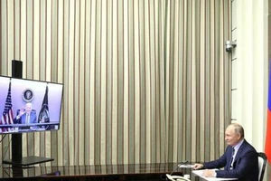 Tổng thống Nga Vladimir Putin có cuộc họp trực tuyến với người đồng cấp Mỹ Joe Biden hôm 7-12.
