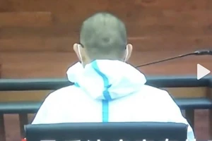 Người cha Zhang Bo trong phiên điều trần về tội giết người.