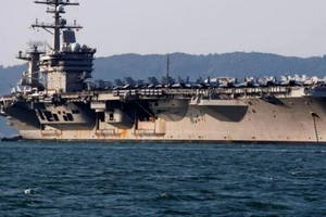 Tàu sân bay USS Carl Vinson của Hải quân Mỹ cập cảng Đà Nẵng, Việt Nam ngày 5-3-2018.
