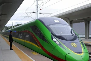 Tuyến đường sắt mới được khai trương ở Lào vào tháng 12-2021 đã trở thành tuyến đường sắt chạy vòng quanh trái đất dài nhất hành tinh.