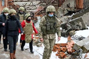 Ngoại trưởng Đức Annalena Baerbock đến thăm vùng chiến tuyến ở miền đông Ukraine.