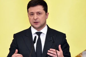 Tổng thống Ukraine Volodymyr Zelensky tham dự cuộc họp báo tại Kiev vào ngày 23-2.