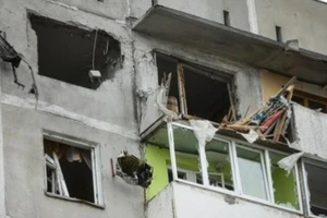 Nhiều tòa nhà dân cư ở khắp Ukraine đã bị phá hủy sau các cuộc không kích của Nga.