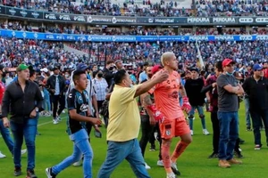 Vụ hỗn chiến trên sân vận động Estadio Corregidora đã khiến 17 người chết và 26 người bị thương nặng, ngày 5-3.