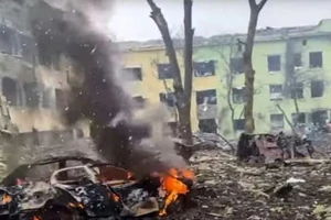 Khung cảnh tan hoang tại một bệnh viện sản nhi ở TP Mariupol, Ukraine, sau khi bị không kích.