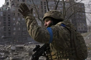 Binh sĩ Ukraine ở TP Mariupol, ngày 12-3.