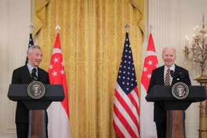 Thủ tướng Singapore Lý Hiển Long và Tổng thống Mỹ Joe Biden trong cuộc họp báo ở Nhà Trắng, ngày 29-3.