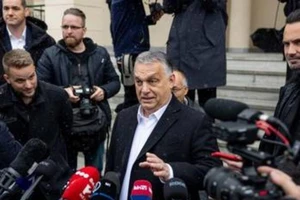 Thủ tướng Hungary Viktor Orban phát biểu trước truyền thông sau khi bỏ phiếu trong cuộc tổng tuyển cử vào ngày 3-4 tại Budapest.