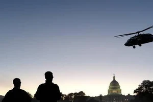 Haider Sher-Ali và Arian Taherzadeh đã bị bắt hôm 6-4 vì tội mạo danh nhân viên Bộ An ninh Nội địa và tìm cách mua chuộc nhân viên Sở Mật vụ Mỹ.