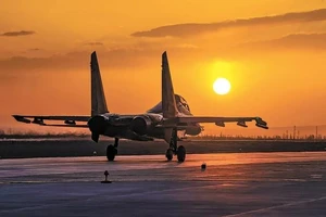 Máy bay chiến đấu của Trung Quốc chuẩn bị cất cánh. 