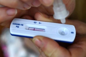 Ma đã nói dối rằng công ty mà anh quản lý đang hỗ trợ chính quyền TP New York mua những bộ kit xét nghiệm COVID-19.