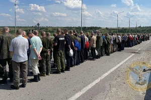 Nga và Ukraine trao đổi tù nhân. 
