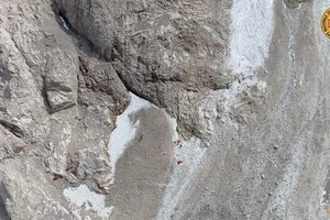 Địa điểm tảng sông băng sụp đổ trên núi Marmolada của Ý.