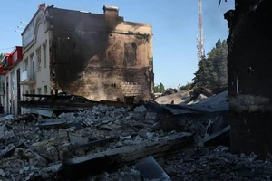 Một ngôi nhà bị đổ nát hoàn toàn sau các cuộc giao tranh giữa Nga và Ukraine ở TP Novaya Kakhovka, tỉnh Kherson, miền nam Ukraine.