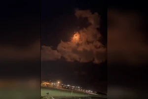 Hệ thống phòng không Israel đánh chặn một tên lửa được bắn từ bên kia Dải Gaza, ngày 16-7.