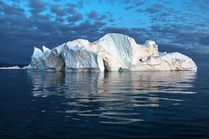 "Đảo ma" Qeqertaq Avannarleq ở Bắc Cực thực chất chỉ là một “tảng băng bẩn”.