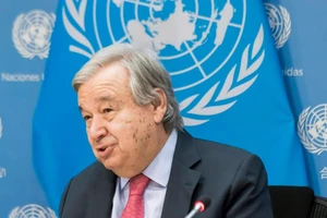 Tổng thư ký Liên Hợp Quốc Antonio Guterres nói chuyện với các phóng viên tại trụ sở Liên Hợp Quốc ở TP New York, Mỹ hôm 14-9.