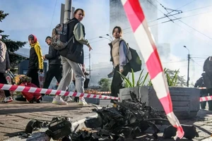 Xác bộ phận một máy bay không người lái mà chính quyền Ukraine tin là do Iran sản xuất sau cuộc tấn công của Nga nhằm vào thủ đô Kiev hôm 17-10.