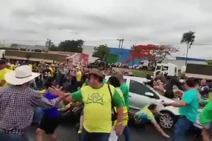 Người đàn ông 28 tuổi lái xe ô tô tông vào đám đông người biểu tình ủng hộ Tổng thống đương nhiệm Jair Bolsonaro.