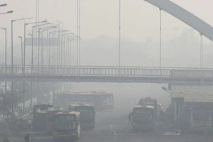 Thủ đô New Delhi chìm trong làn khói bụi khi mức độ ô nhiễm không khí tăng cao.