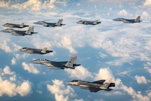 Máy bay chiến đấu Israel và Mỹ bay theo đội hình trong cuộc tập trận trên không tại một địa điểm không được tiết lộ ở Israel, ngày 29-11.