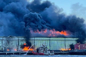 Một đám cháy lớn đã bùng lên tại nhà kho chứa chứng cứ của Sở Cảnh sát TP New York.