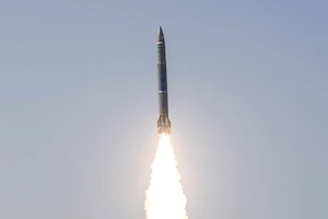 Tên lửa đạn đạo chiến thuật Pralay trong một vụ thử ở Ấn Độ.