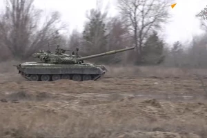 Binh sĩ Nga tập huấn sử dụng phối hợp UAV và xe tăng chiến đấu. 