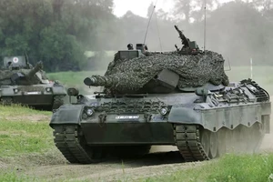 Xe tăng Leopard 1 trong cuộc diễn tập ở Đức, ngày 19-5-2000.