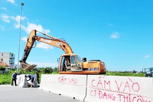 Sau vụ tai nạn của ca nương Tú Thanh, Hải Phòng dựng rào chắn đường đang thi công