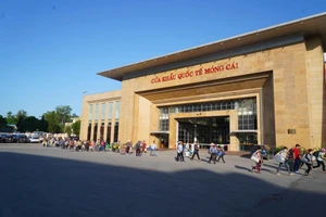 Mở cửa cho khách du lịch đi xe tự lái qua lại 2 tỉnh giáp cửa khẩu Móng Cái 