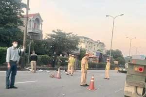 Hải Dương: Đi bộ trên quốc lộ 5 lúc nửa đêm, người đàn ông bị container tông tử vong