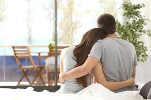 Lấy nhau gần 3 năm, có con chung, vợ tố chồng quan hệ tình dục với mình khi chưa đủ 16 tuổi