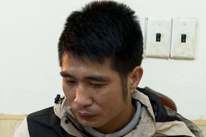  'Thông chốt' đâm xe bị thương cảnh sát giao thông 